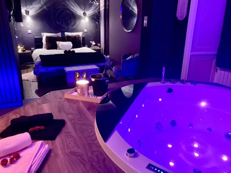 SUITE KASSIOPEE, romantisme, balnéo, sauna