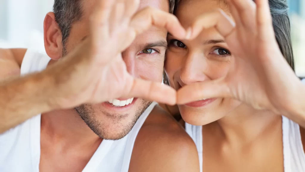 8 astuces pour maintenir la flamme de l'amour vive dans votre couple