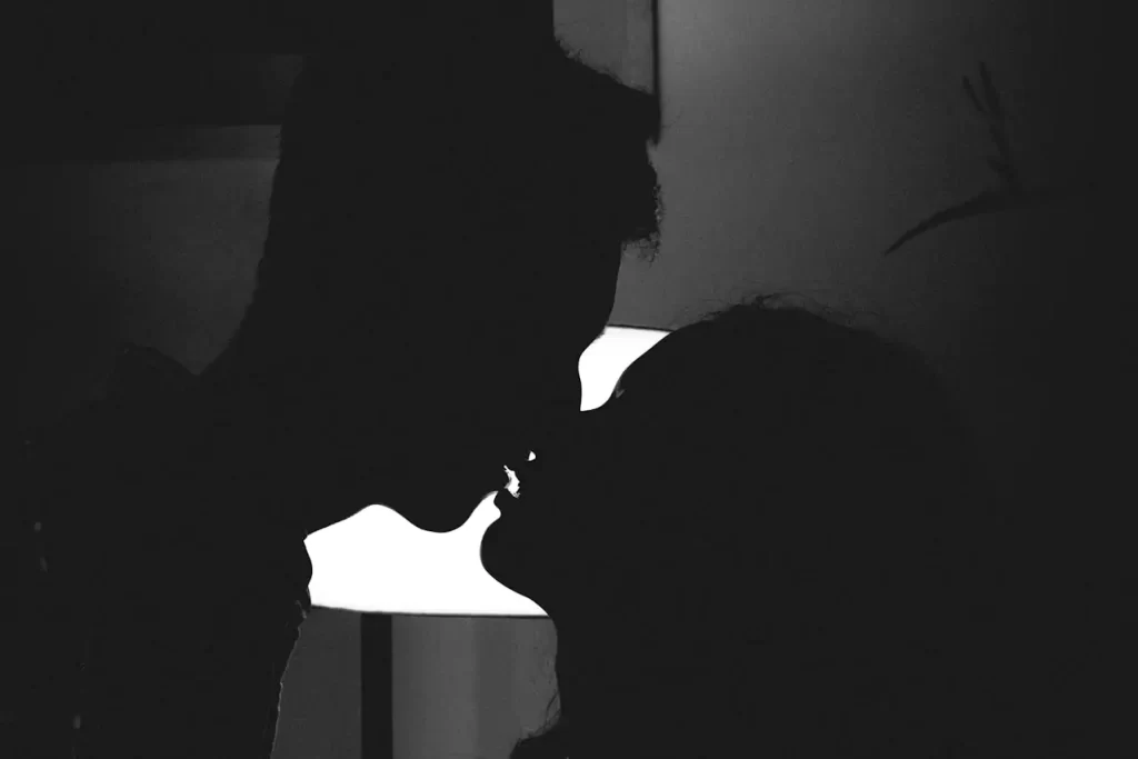21 techniques de baisers chauds : Le guide ultime pour les couples amoureux