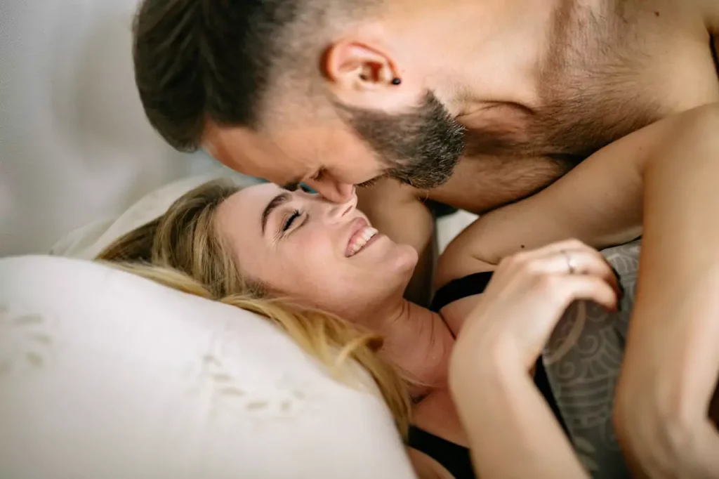 11 Astuces pour rendre votre petite amie heureuse sans dépenser une fortune