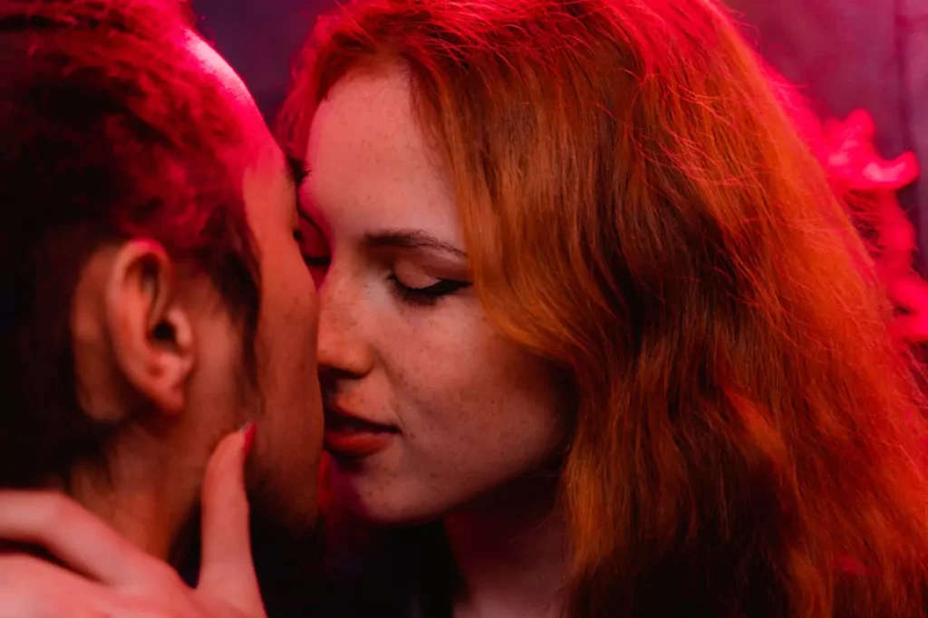 17 idées de baisers innovants pour épicer votre relation amoureuse