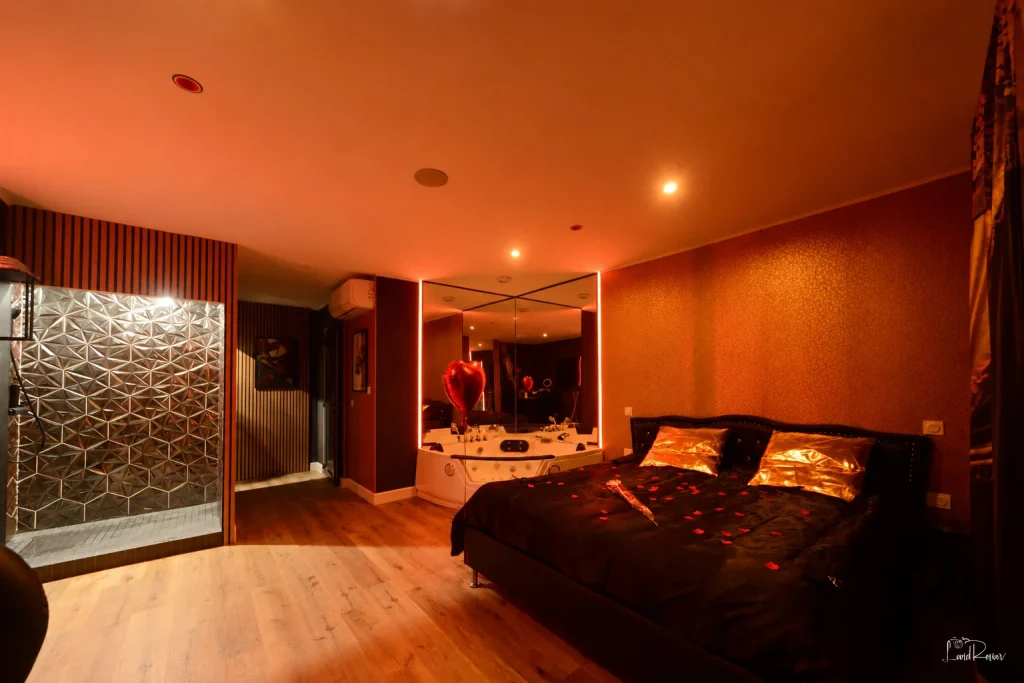 Love Room à Limoux | Balnéo, sauna & Secret Room – Shiny Cloud