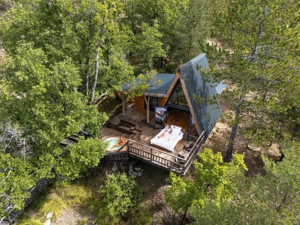 Cabanes Alpinest avec jacuzzi privatif