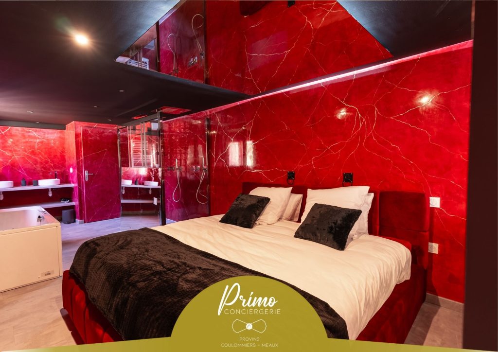 L'interdit, Luxe et Sensualité