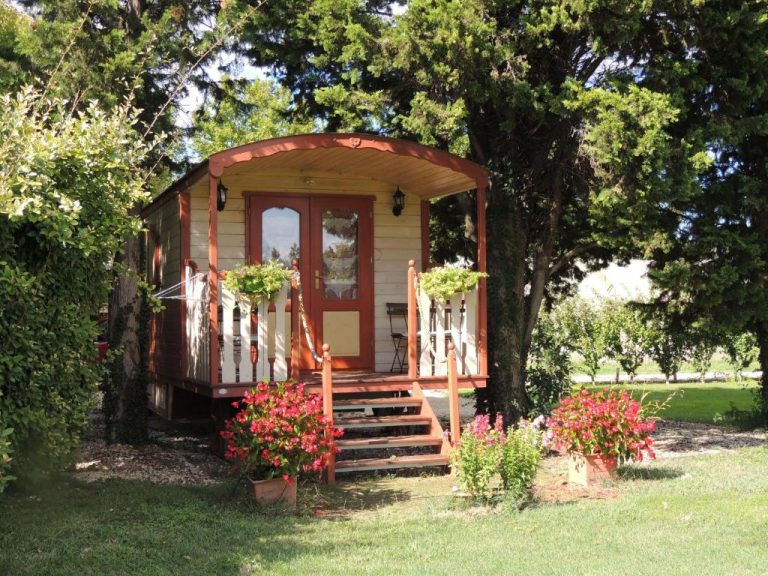 Roulotte à Avignon avec jardin et confort moderne