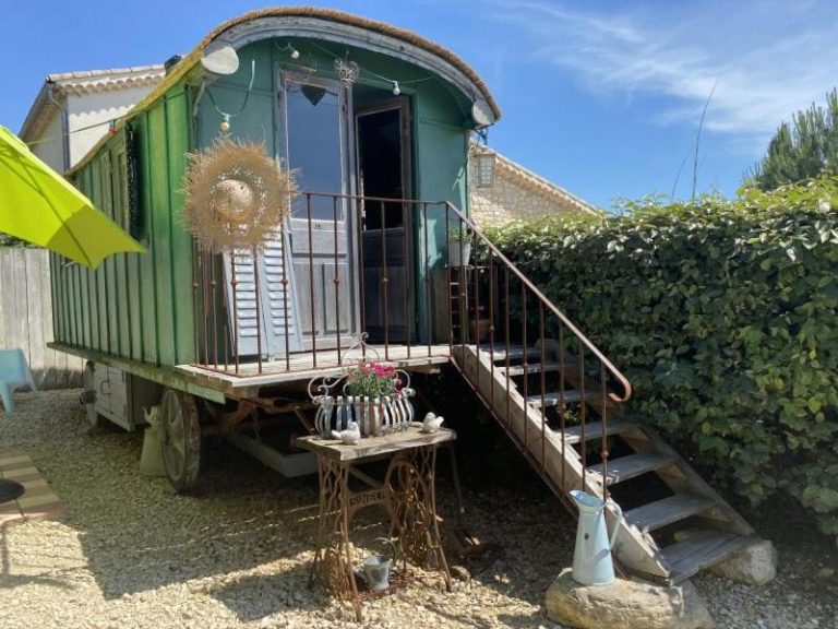 Roulotte à la campagne près de Nîmes