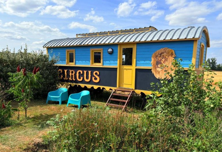 Roulotte CIRCUS des Grillots : séjour paisible à Beaulon