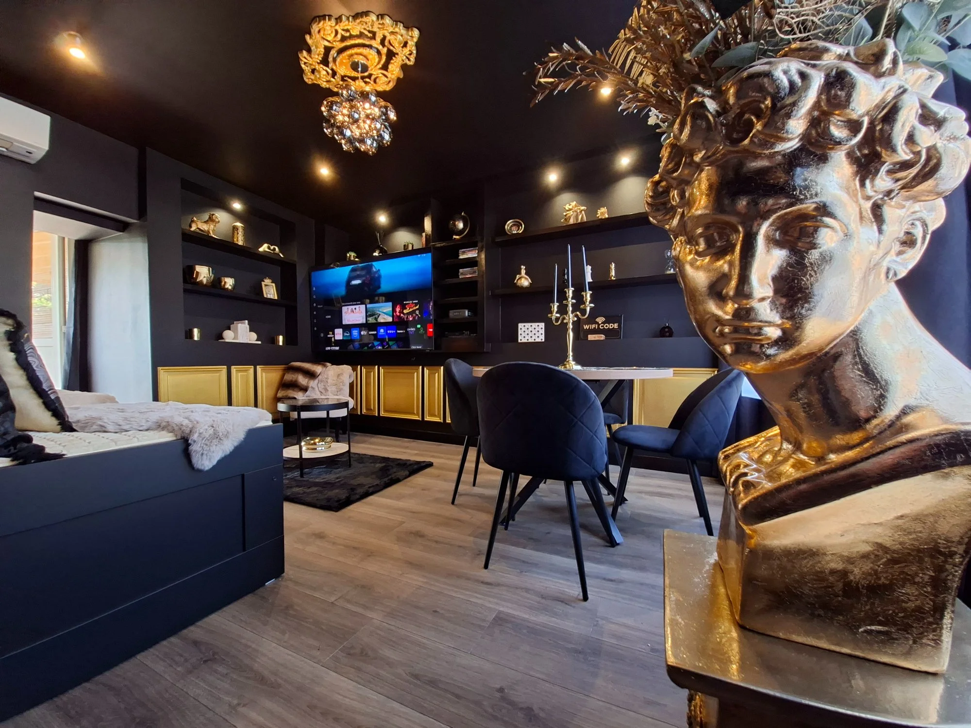 Love Room Sensation avec Jacuzzi et Sauna - Photo 1